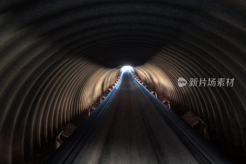 通过隧道的工业装配线- HDR